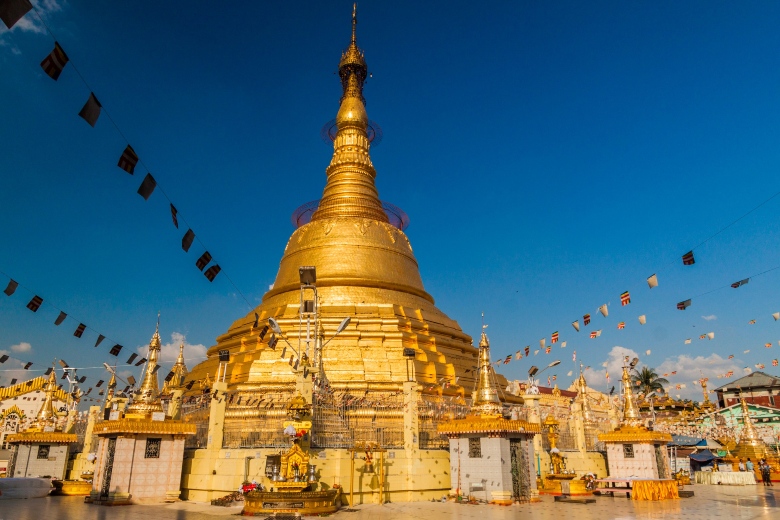 Botahtaung-Pagoda-Yangon.jpg